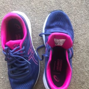 ASICS size 6 1/2